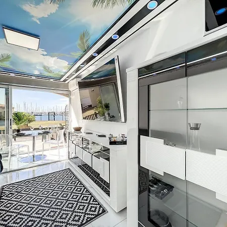 24 Tropic Deluxe Appartamento *