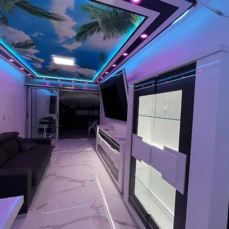 24 Tropic Deluxe Apartman *