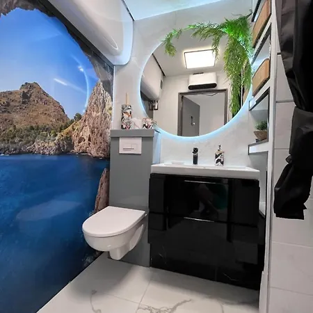 24 Tropic Deluxe Apartman *