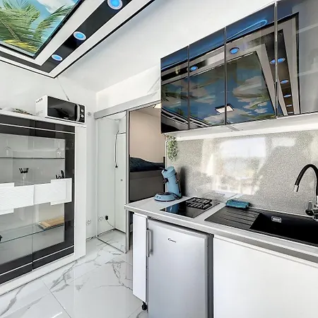 24 Tropic Deluxe Apartman