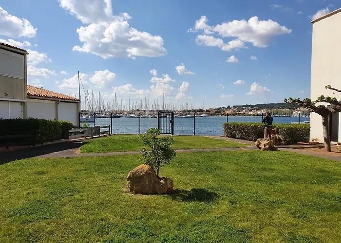 24 Tropic Deluxe アパート